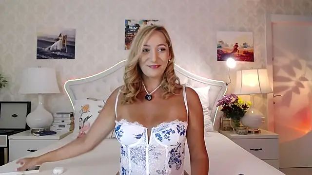 Snapshot of IreneHope chatting on July 27, 2026, 8:32 am IreneHope online show from July 27, 2026, 8:32 am