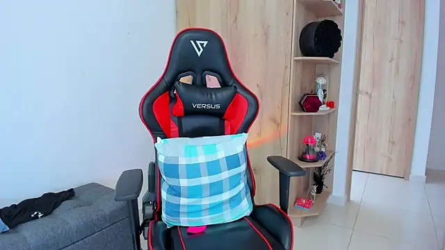  amanda seyfried19 online show from February 4, 2026, 3:51 pm