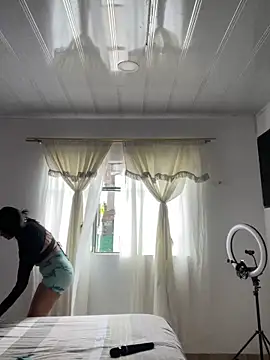 hannahb-e online show from September 11, 2025, 3:12 pm