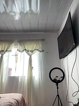 hannahb-e online show from October 21, 2025, 3:35 pm