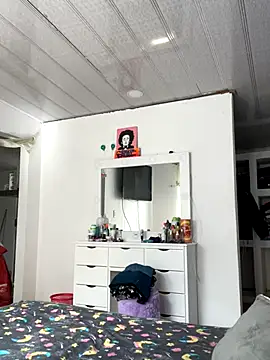 hannahb-e online show from November 4, 2025, 1:54 pm