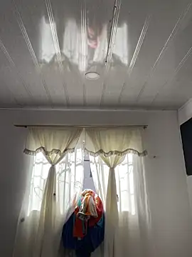 hannahb-e online show from December 17, 2025, 2:01 pm