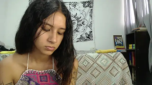 AlinaWoolf  online show from December 27, 2024, 10:16 pm