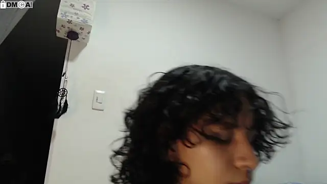 AlinaWoolf  online show from September 16, 2025, 4:35 am