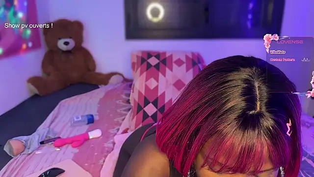 Miss-syanaa online show from March 3, 2025, 9:26 pm