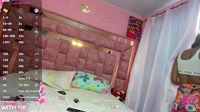 shenielxx online show from June 4, 2026, 1:39 pm