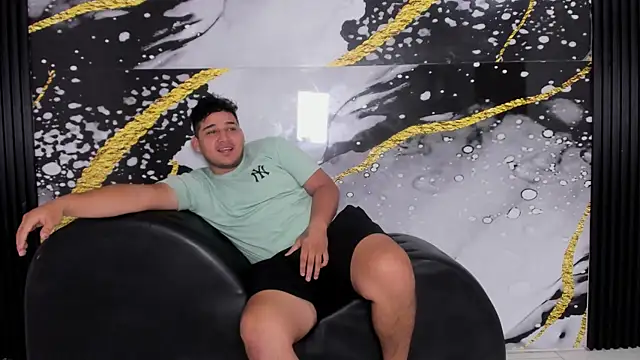 Snapshot of sweethot___ chatting on October 5, 2025, 1:42 pm sweethot online show from October 5, 2025, 1:42 pm