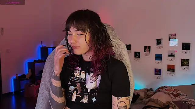 Snapshot of deadlysweet chatting on April 27, 2026, 5:55 pm deadlysweet online show from April 27, 2026, 5:55 pm
