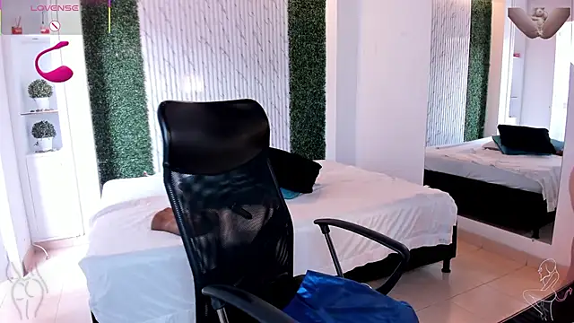 victoria mooree online show from February 18, 2026, 4:47 pm