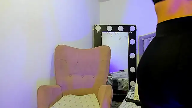 AnaRuiz online show from January 12, 2026, 2:44 pm