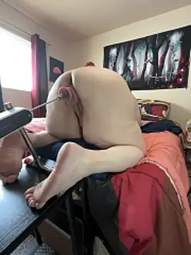 fatfabulous1981 online show from April 17, 2026, 10:13 pm