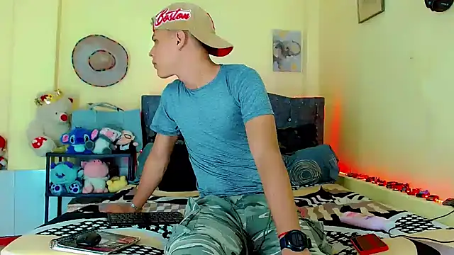 Liamscott  online show from March 31, 2026, 5:02 pm