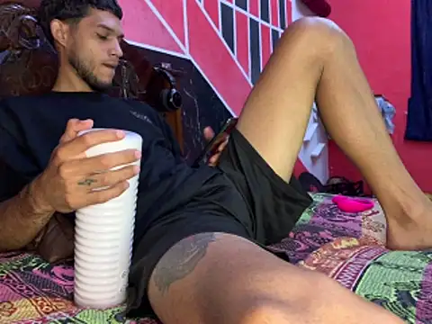 Snapshot of tanned_boy chatting on April 7, 2026, 4:40 pm tanned boy online show from April 7, 2026, 4:40 pm