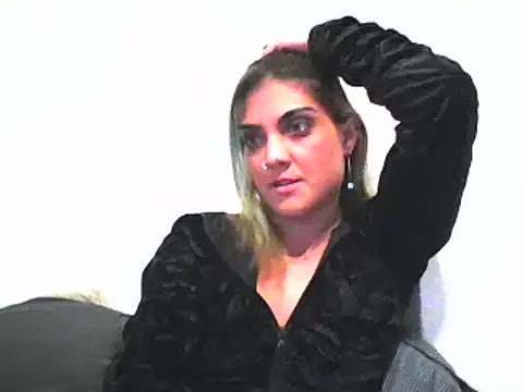 Snapshot of StripKi chatting on February 11, 2025, 3:29 pm StripKi online show from February 11, 2025, 3:29 pm
