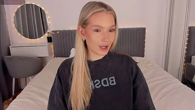 CassieRayss online show from February 1, 2026, 12:15 pm