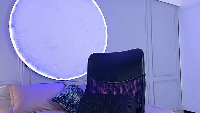 martina duque  online show from March 8, 2026, 9:07 pm