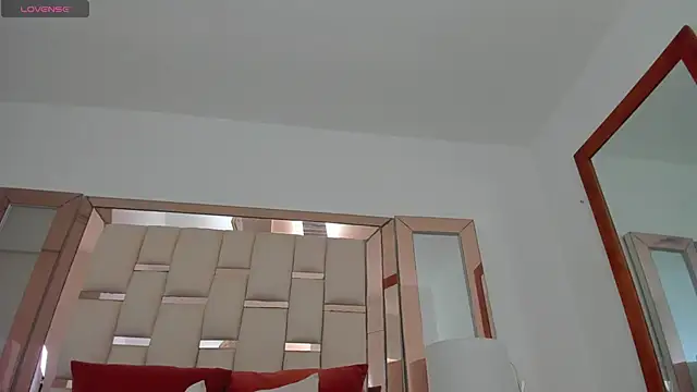 Snapshot of emma_castilloo chatting on December 27, 2024, 10:48 pm emma castilloo online show from December 27, 2024, 10:48 pm