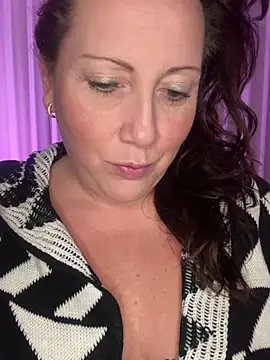 xsexycurvymilf online show from January 15, 2025, 1:31 pm