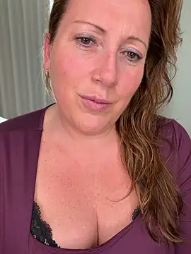Snapshot of xsexycurvymilf chatting on March 4, 2026, 3:18 pm xsexycurvymilf online show from March 4, 2026, 3:18 pm