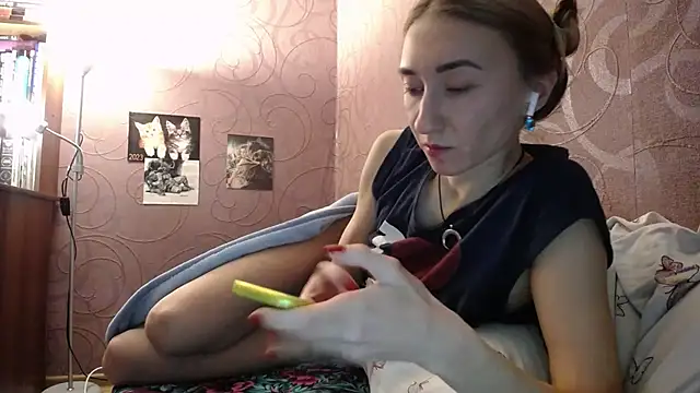 Snapshot of Fire__Foxx chatting on December 3, 2024, 10:50 am Fire Foxx online show from December 3, 2024, 10:50 am