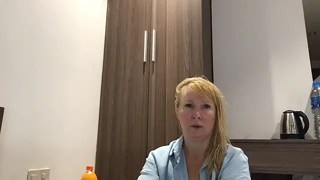 EmmaInLove23 online show from February 16, 2025, 4:42 am