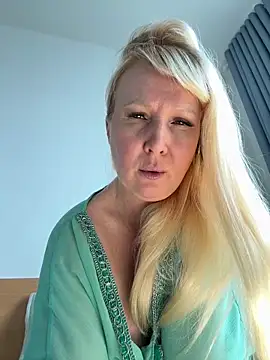 EmmaInLove23 online show from February 10, 2026, 2:26 am