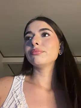 Coralinee 01 online show from March 7, 2026, 12:40 am