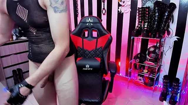 Snapshot of daven56 chatting on February 17, 2025, 1:32 pm daven56 online show from February 17, 2025, 1:32 pm