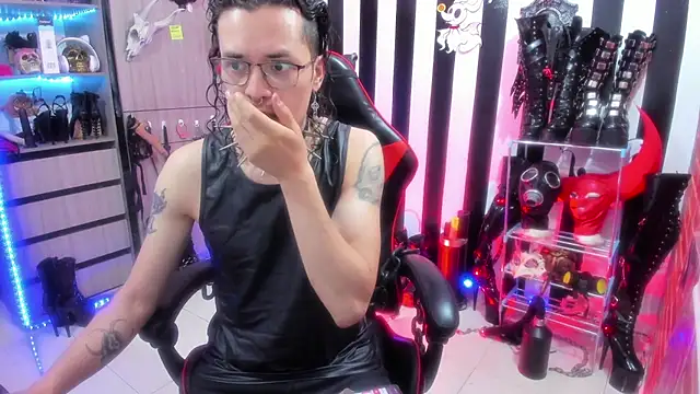 Snapshot of daven56 chatting on October 6, 2025, 1:30 pm daven56 online show from October 6, 2025, 1:30 pm