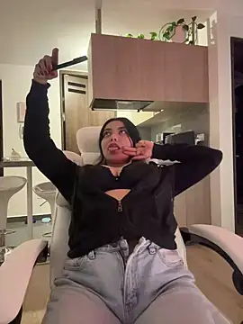 Snapshot of PetitLumiere chatting on December 28, 2024, 2:11 am PetitLumiere online show from December 28, 2024, 2:11 am