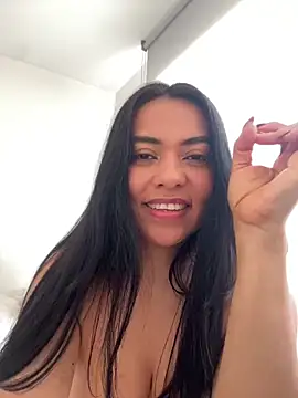 Snapshot of PetitLumiere chatting on February 13, 2025, 6:48 pm PetitLumiere online show from February 13, 2025, 6:48 pm