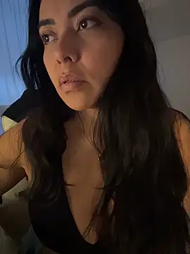 PetitLumiere online show from February 15, 2026, 11:12 pm