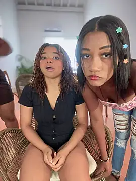 Snapshot of AleezaFrench chatting on March 21, 2025, 3:35 pm AleezaFrench online show from March 21, 2025, 3:35 pm