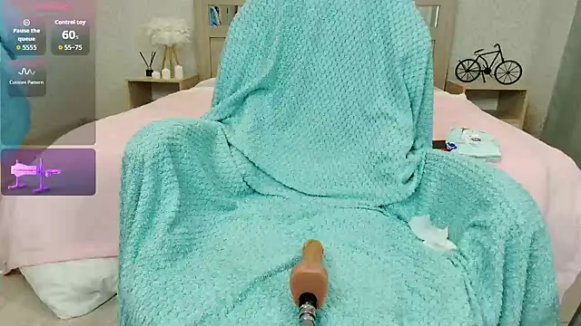 oliviiaa online show from September 19, 2025, 12:12 am