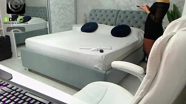 Ellysse  online show from December 23, 2024, 9:16 am