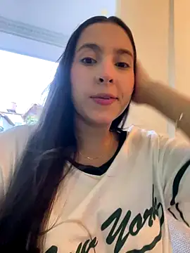 LittleDoll    online show from November 6, 2025, 10:32 pm