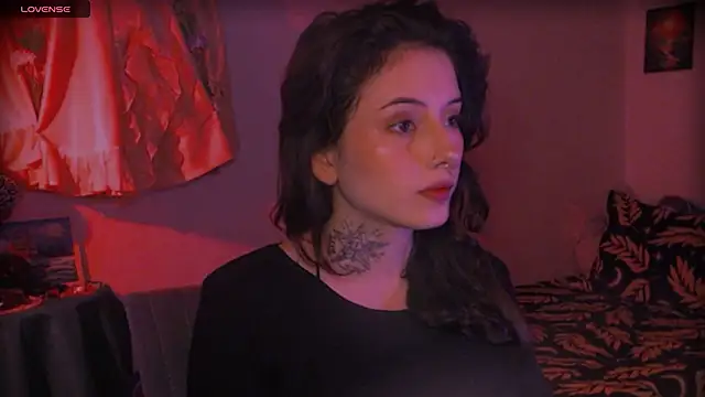 LiliJones  online show from March 27, 2026, 7:24 pm