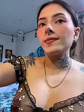 LiliJones  online show from May 15, 2026, 6:48 pm