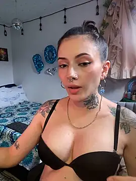 LiliJones  online show from May 16, 2026, 10:19 pm