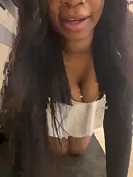 Snapshot of mialongxo chatting on February 7, 2026, 2:54 pm mialongxo online show from February 7, 2026, 2:54 pm