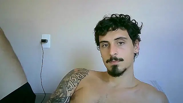 Snapshot of milkoffe chatting on December 5, 2024, 4:44 pm milkoffe online show from December 5, 2024, 4:44 pm