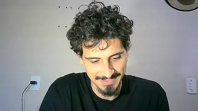 Snapshot of milkoffe chatting on December 8, 2024, 11:08 pm milkoffe online show from December 8, 2024, 11:08 pm