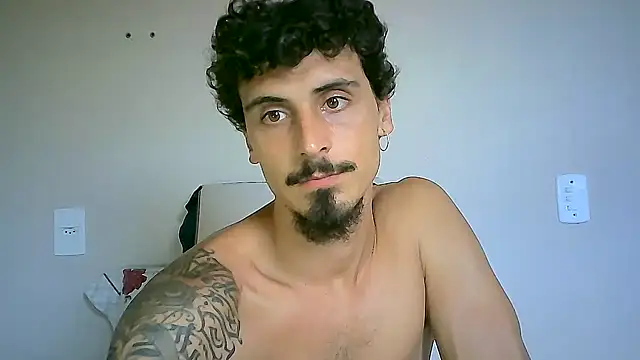 Snapshot of milkoffe chatting on February 3, 2025, 7:10 pm milkoffe online show from February 3, 2025, 7:10 pm