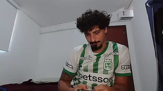 Snapshot of milkoffe chatting on February 12, 2026, 1:06 pm milkoffe online show from February 12, 2026, 1:06 pm