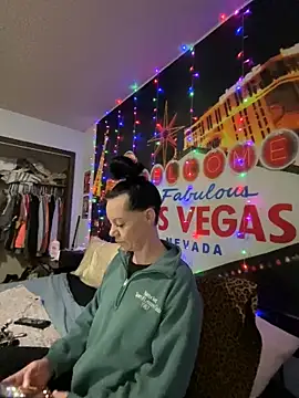 SidneyRaee online show from January 6, 2025, 7:45 pm