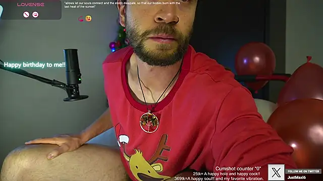 Snapshot of just_maxii chatting on December 2, 2024, 9:50 pm just maxii online show from December 2, 2024, 9:50 pm