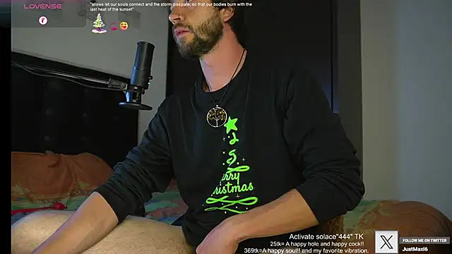 Snapshot of just_maxii chatting on January 30, 2025, 10:19 pm just maxii online show from January 30, 2025, 10:19 pm