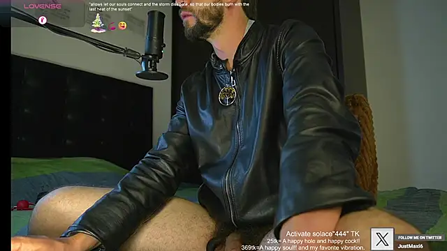 Snapshot of just_maxii chatting on February 13, 2025, 12:57 am just maxii online show from February 13, 2025, 12:57 am