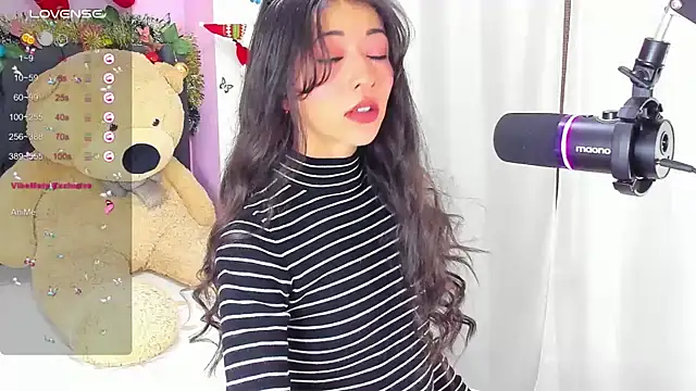 Snapshot of SophiaLiu chatting on December 11, 2024, 11:43 pm SophiaLiu online show from December 11, 2024, 11:43 pm