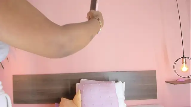 samanta joness online show from April 1, 2026, 7:42 am